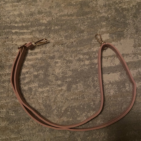 Pink Fuzzy luxury bag with detachable strap - Picture 4 of 7